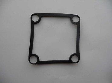 Gumeni dihtung – kvadratni okvir sa 4 rupe - Materijal: elastična at lalafo.rs Gumeni dihtung – kvadratni okvir sa 4 rupe - Materijal: elastična