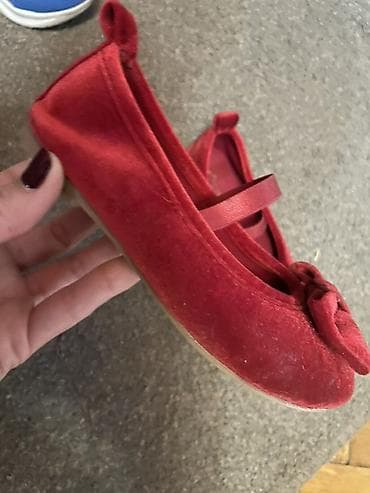 Dečije baletanke – crvene, veličina 27 na lalafo.rs — 1 Dečije baletanke – crvene, veličina 27 — 1