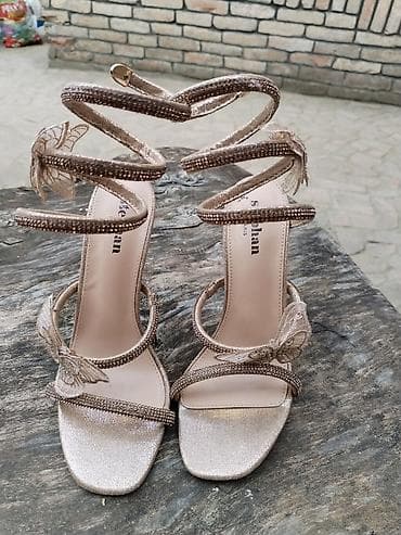 Sandale br 37
Jednom nosene na lalafo.rs — 1 Sandale br 37
Jednom nosene — 1