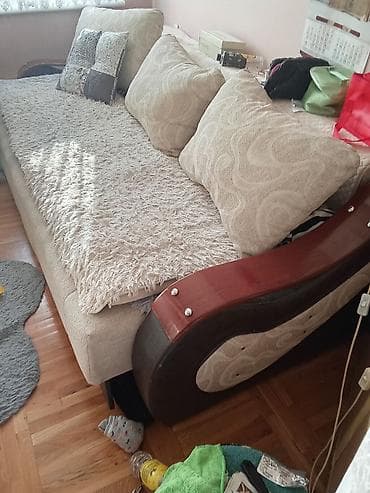 Trosed/sofa na razvlačenje sa bočnim drvenim rukonaslonima - na lalafo.rs — 2 Trosed/sofa na razvlačenje sa bočnim drvenim rukonaslonima - — 2