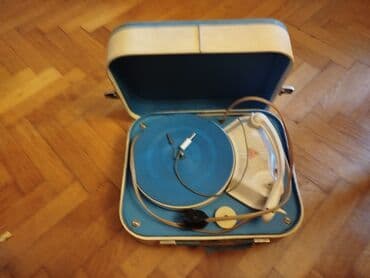 Antique devices: Retro,stari mali gramofon u koferu. Simpatican mali gramofon,vise kao at lalafo.rs — 15 Antique devices: Retro,stari mali gramofon u koferu. Simpatican mali gramofon,vise kao — 15
