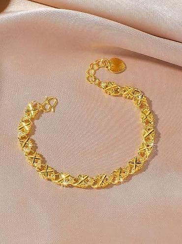 Zlatne narukvice – set elegantnih modela - Materijal: metal sa na lalafo.rs — 3 Zlatne narukvice – set elegantnih modela - Materijal: metal sa — 3