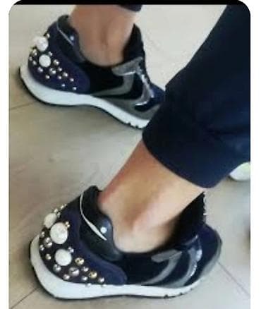 Firmirane patike VIOLE BLANCH
PLAĆENE 120 e
Malo nošene, bez oštećenja na lalafo.rs — 2 Firmirane patike VIOLE BLANCH
PLAĆENE 120 e
Malo nošene, bez oštećenja — 2