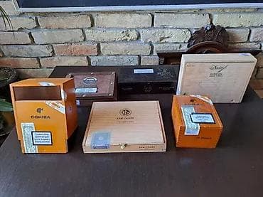 Kutije za tompuse razlicitih brendova. Cena po kutiji na lalafo.rs — 2 Kutije za tompuse razlicitih brendova. Cena po kutiji — 2