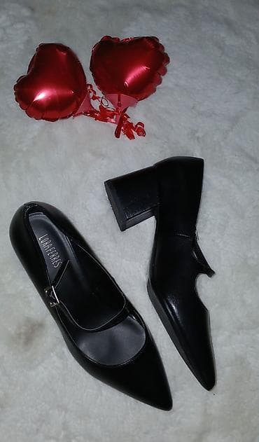 Cipele na stiklu vel.39 jednom nosene
Lora Ferres at lalafo.rs — 3 Cipele na stiklu vel.39 jednom nosene
Lora Ferres — 3