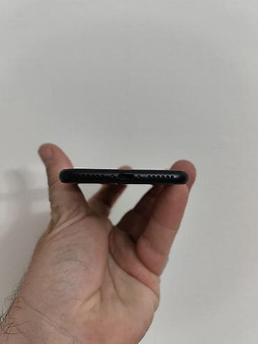 Mobile Phones & Accessories: Iphone SE 2020 sa 64gb memorije, otključan za sve mreže. Radi otisak at lalafo.rs — 4 Mobile Phones & Accessories: Iphone SE 2020 sa 64gb memorije, otključan za sve mreže. Radi otisak — 4