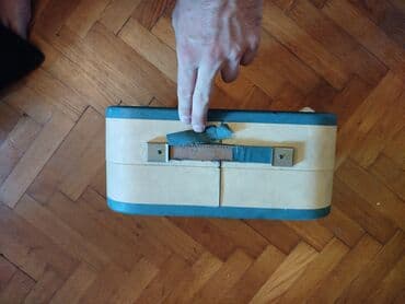 Antique devices: Retro,stari mali gramofon u koferu. Simpatican mali gramofon,vise kao at lalafo.rs — 2 Antique devices: Retro,stari mali gramofon u koferu. Simpatican mali gramofon,vise kao — 2