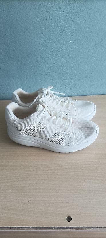 Patike Walkmaxx vel 37 anatomske vel 37 na lalafo.rs — 2 Patike Walkmaxx vel 37 anatomske vel 37 — 2