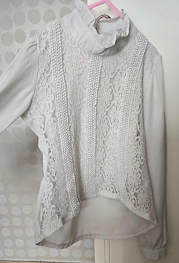 pantalone butiku ali: Bela kosulja bluza, polurolka, napred čipka. Meni super ispod džempera na lalafo.rs — 1 pantalone butiku ali: Bela kosulja bluza, polurolka, napred čipka. Meni super ispod džempera — 1