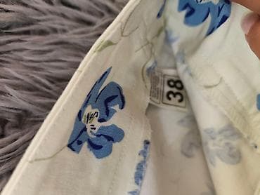 Bele pamučne kratke pantalone sa plavim cvetnim dezenom marke Katrin na lalafo.rs — 5 Bele pamučne kratke pantalone sa plavim cvetnim dezenom marke Katrin — 5