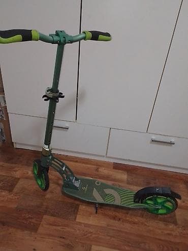 Trotinet je potouno ispravan, u odlicnom stanju je sa sitnim tragovima na lalafo.rs Trotinet je potouno ispravan, u odlicnom stanju je sa sitnim tragovima