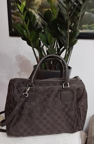 Sisley torba
n ma tragova korišćenja
pogledajte i ostale moje oglase na lalafo.rs — 2 Sisley torba
n ma tragova korišćenja
pogledajte i ostale moje oglase — 2
