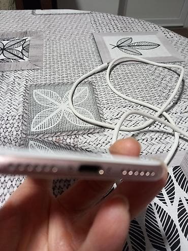 Mobile Phones & Accessories: Apple iPhone 6, roze-zlatna boja (Rose Gold). Model A1778. - Ekran at lalafo.rs — 8 Mobile Phones & Accessories: Apple iPhone 6, roze-zlatna boja (Rose Gold). Model A1778. - Ekran — 8