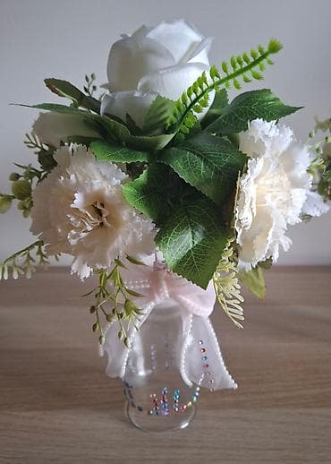 Dekorativni aranžmani od veštačkog cveća u staklenim vazama. - na lalafo.rs — 2 Dekorativni aranžmani od veštačkog cveća u staklenim vazama. - — 2