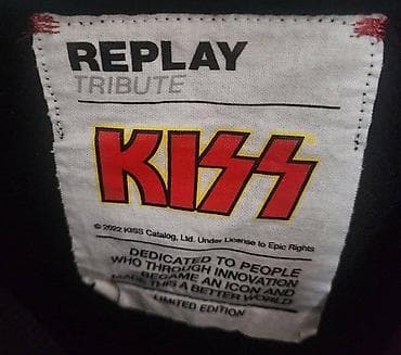 Replay duks, crne boje, M veličina sa aplikacijom natpisa KISS. Duks na lalafo.rs — 2 Replay duks, crne boje, M veličina sa aplikacijom natpisa KISS. Duks — 2