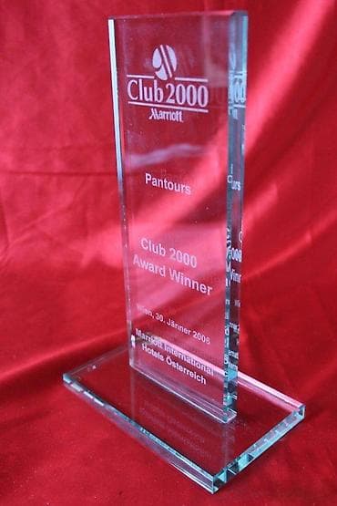 STAKLENA PLAKETA CLUB 2000, MARRIOTT, 2006. | Staklena Plaketa Club na lalafo.rs STAKLENA PLAKETA CLUB 2000, MARRIOTT, 2006. | Staklena Plaketa Club