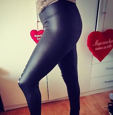 Crne ženske helanke sa izrezima. Dizajn sa horizontalnim izrezima na at lalafo.rs — 3 Crne ženske helanke sa izrezima. Dizajn sa horizontalnim izrezima na — 3