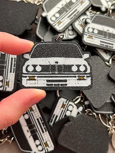 Privjesak za ključeve – motiv klasičnog automobila (prednji deo) - na lalafo.rs — 4 Privjesak za ključeve – motiv klasičnog automobila (prednji deo) - — 4