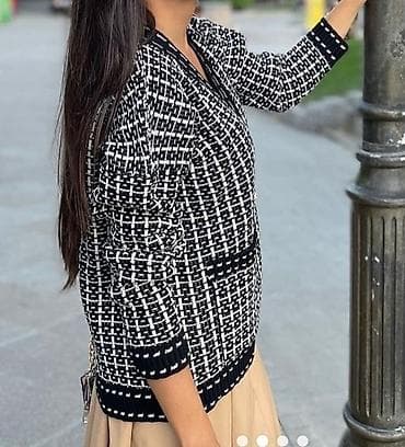 Dzemper, nov, standardna velicina. oversized model. Cena 1800 din na lalafo.rs — 3 Dzemper, nov, standardna velicina. oversized model. Cena 1800 din — 3