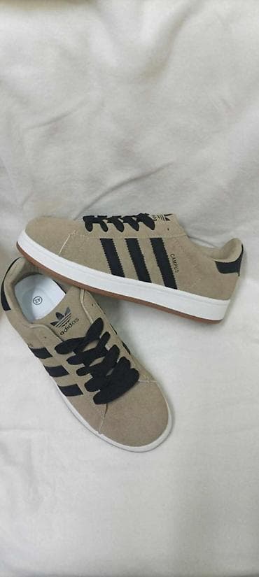 Campus
Cena 3600din
Vel 41-45 na lalafo.rs — 2 Campus
Cena 3600din
Vel 41-45 — 2