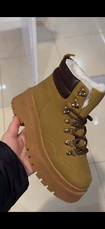 Čizme, veličina - 36 na lalafo.rs Čizme, veličina - 36