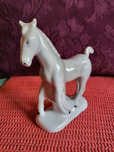 Sport & Hobby: Figura nova porcelanska iz 70ih. Figura bez ostecenja,sve na njoj at lalafo.rs — 3 Sport & Hobby: Figura nova porcelanska iz 70ih. Figura bez ostecenja,sve na njoj — 3