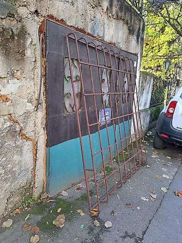 Gvozdena zaštitna rešetka za prozor - Materijal: čelik (kvadratni na lalafo.rs Gvozdena zaštitna rešetka za prozor - Materijal: čelik (kvadratni