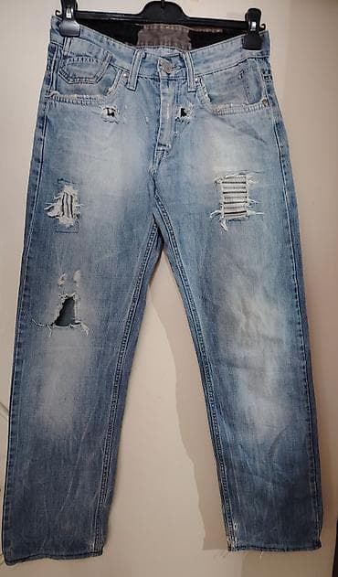 Muške farmerke sa efektnim “destroyed” detaljima i izbeljenim ispranim na lalafo.rs — 1 Muške farmerke sa efektnim “destroyed” detaljima i izbeljenim ispranim — 1