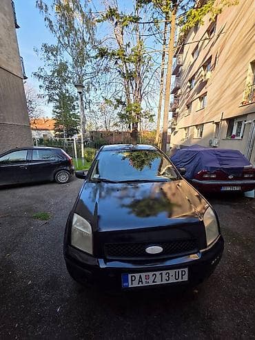 Transport: Ford Fusion – gradski mini-SUV/karavan, petoro vrata, tamno plava at lalafo.rs — 4 Transport: Ford Fusion – gradski mini-SUV/karavan, petoro vrata, tamno plava — 4