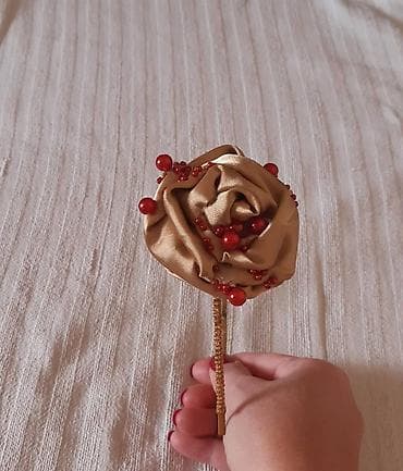 Zlatna ukrasna traka/rajf za kosu sa ručno rađenim cvetom - Boja na lalafo.rs — 3 Zlatna ukrasna traka/rajf za kosu sa ručno rađenim cvetom - Boja — 3