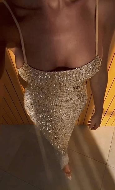 Duga večernja haljina sa šljokicama
Cena 1500 din
S M L at lalafo.rs — 1 Duga večernja haljina sa šljokicama
Cena 1500 din
S M L — 1