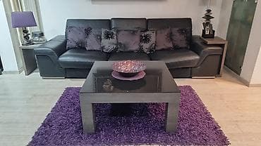 Prodajem perfektno ocuvan kozni trosed, klub sto sa prateca dva na lalafo.rs Prodajem perfektno ocuvan kozni trosed, klub sto sa prateca dva