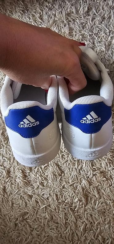 Adidas patike – bele, niskog profila, sa pertlama. Klasičan kožni na lalafo.rs — 3 Adidas patike – bele, niskog profila, sa pertlama. Klasičan kožni — 3