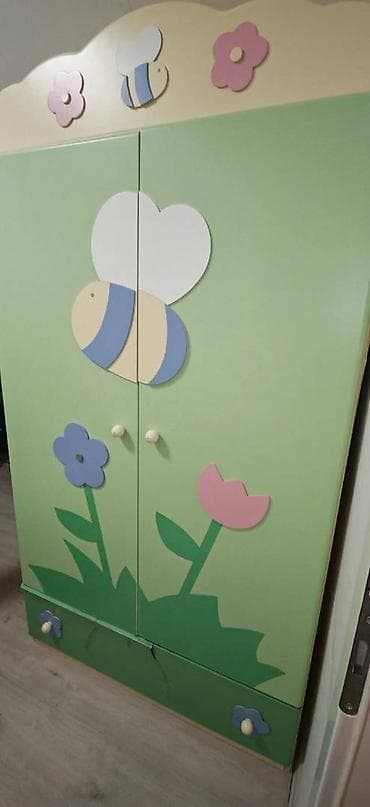 DeÄiji dvokrilni garderober sa motivima pÄelice i cveÄa. Na prodaju na lalafo.rs DeÄiji dvokrilni garderober sa motivima pÄelice i cveÄa. Na prodaju