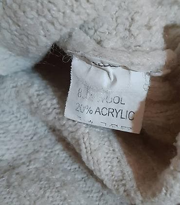 Ženski džemper/bluza od bukle pletiva, bela/ekru boja. - Model na lalafo.rs — 3 Ženski džemper/bluza od bukle pletiva, bela/ekru boja. - Model — 3