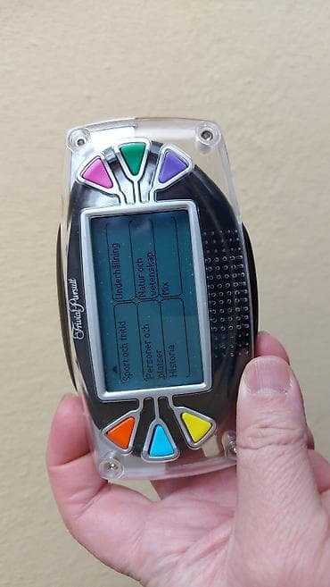 Elektronska igra Trivial Pursuit (ručni uređaj) - Ručni kviz uređaj na lalafo.rs — 6 Elektronska igra Trivial Pursuit (ručni uređaj) - Ručni kviz uređaj — 6