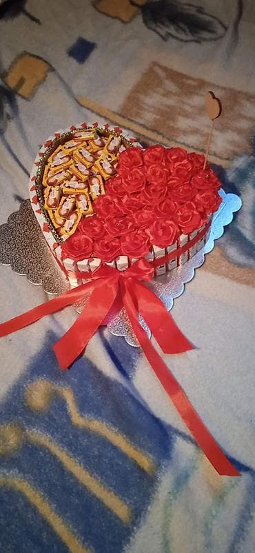 Poklon korpa “Srce” sa slatkišima - Rukotvorina u obliku srca na na lalafo.rs — 2 Poklon korpa “Srce” sa slatkišima - Rukotvorina u obliku srca na — 2