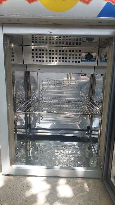 Red Bull mini rashladna vitrina sa staklenim vratima - Brendirana na lalafo.rs — 4 Red Bull mini rashladna vitrina sa staklenim vratima - Brendirana — 4