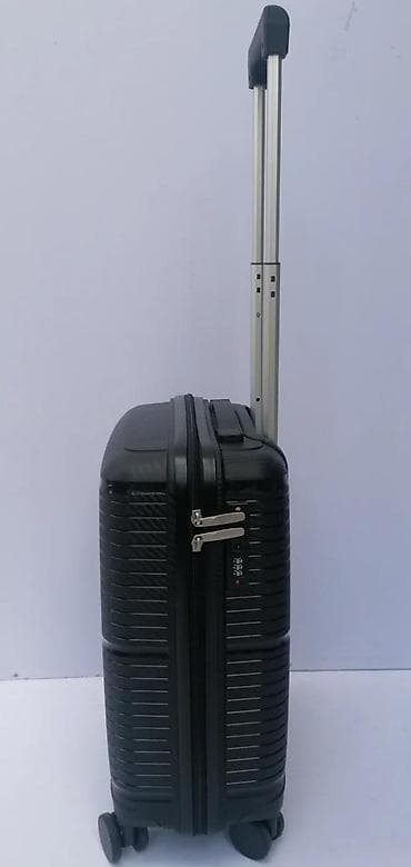 Travel suitcases and bags: Tvrdi kofer na točkiće (kabinski format) - Materijal: čvrsta at lalafo.rs — 10 Travel suitcases and bags: Tvrdi kofer na točkiće (kabinski format) - Materijal: čvrsta — 10