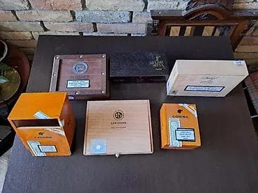 Kutije za tompuse razlicitih brendova. Cena po kutiji na lalafo.rs — 3 Kutije za tompuse razlicitih brendova. Cena po kutiji — 3