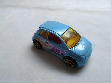Hot Wheels/Mattel Fiat 500, oko 1:43,Malaisia,malo izgreban na lalafo.rs Hot Wheels/Mattel Fiat 500, oko 1:43,Malaisia,malo izgreban