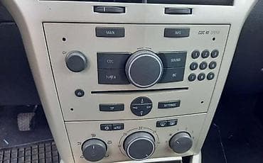 RADIO CDC40 OPERA ZA OPEL ASTRA H, ZAFIRA | Svi delovi za Opel na lalafo.rs RADIO CDC40 OPERA ZA OPEL ASTRA H, ZAFIRA | Svi delovi za Opel
