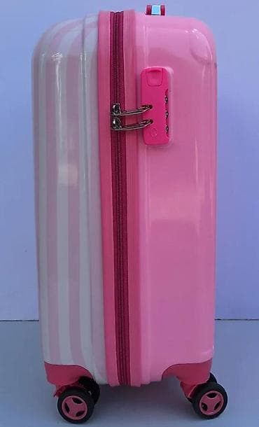 za svaki dan: Dečji kofer na točkiće – Hello Kitty motiv - Tvrda školjka sa sjajnom at lalafo.rs — 7 za svaki dan: Dečji kofer na točkiće – Hello Kitty motiv - Tvrda školjka sa sjajnom — 7