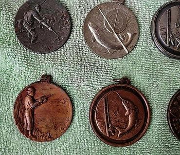 Stara medalja za ribolov, pecanje, više komada. Očuvane medalje za na lalafo.rs Stara medalja za ribolov, pecanje, više komada. Očuvane medalje za