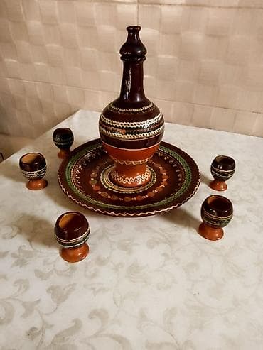 Ručni set za rakiju od keramike – komplet sadrži: - dekorativnu bocu na lalafo.rs Ručni set za rakiju od keramike – komplet sadrži: - dekorativnu bocu