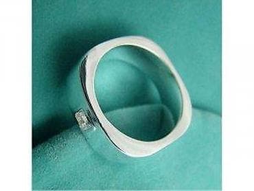 kom sa etiketom: Srebrni prsten 925 – moderan geometrijski dizajn - Materijal: SREBRO at lalafo.rs — 4 kom sa etiketom: Srebrni prsten 925 – moderan geometrijski dizajn - Materijal: SREBRO — 4