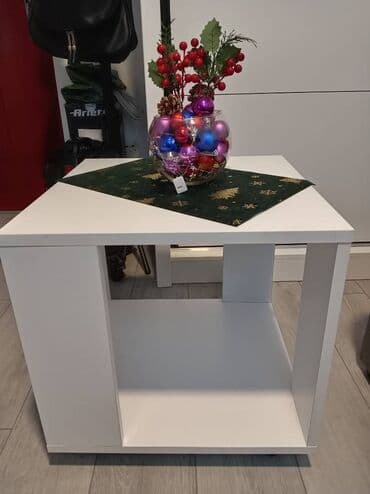 Na prodaju klub stočić u odličnom stanju na lalafo.rs Na prodaju klub stočić u odličnom stanju