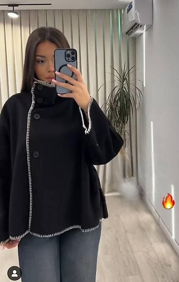 Ženska kratka jakna/pončo sa visokim okovratnikom i asimetričnim na lalafo.rs Ženska kratka jakna/pončo sa visokim okovratnikom i asimetričnim