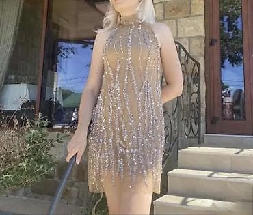 Šik mini haljina bez rukava sa visokim okovratnikom u nijansi na lalafo.rs — 3 Šik mini haljina bez rukava sa visokim okovratnikom u nijansi — 3