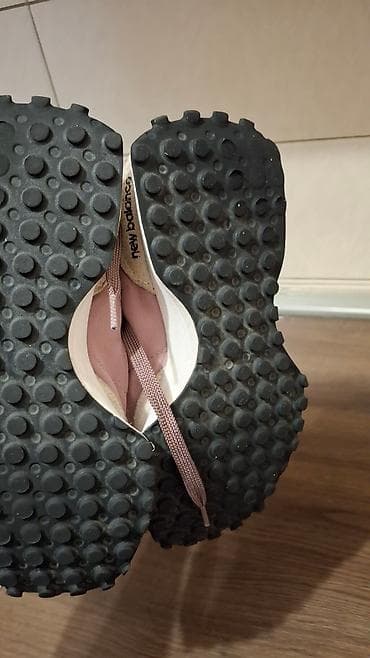 New Balance patike – model sa karakterističnim „stud“ đonom - Brend na lalafo.rs — 3 New Balance patike – model sa karakterističnim „stud“ đonom - Brend — 3